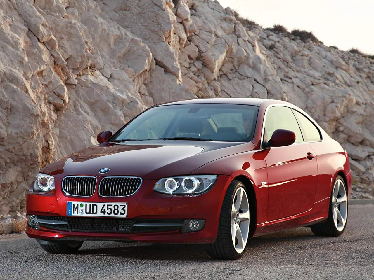 Zdjęcie BMW 335i E92 - osiągi, specyfikacje i technologie, które zaskakują