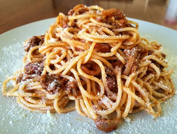 Zdjęcie Gruby makaron spaghetti: odkryj jego wyjątkowe cechy i zastosowania