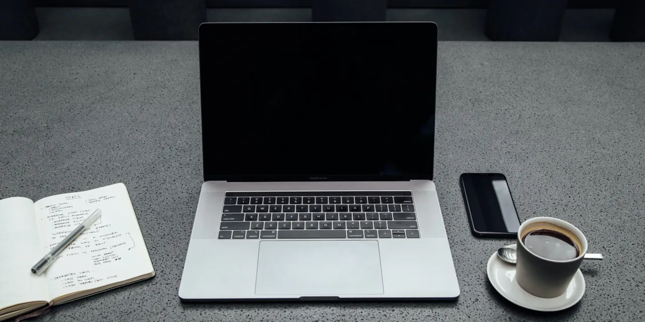 Zdjęcie Co zrobić gdy ekran laptopa jest czarny - proste sposoby na naprawę