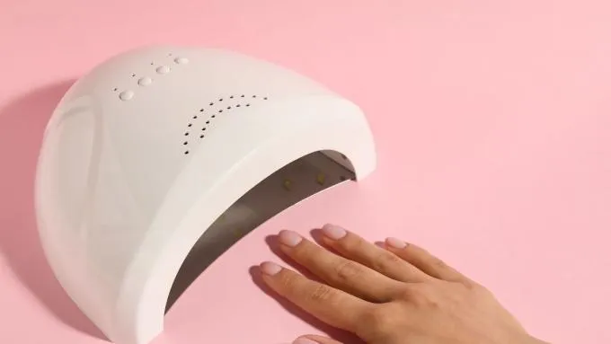 Zdjęcie Jakiej firmy zestaw do manicure hybrydowego wybrać, aby zaoszczędzić?