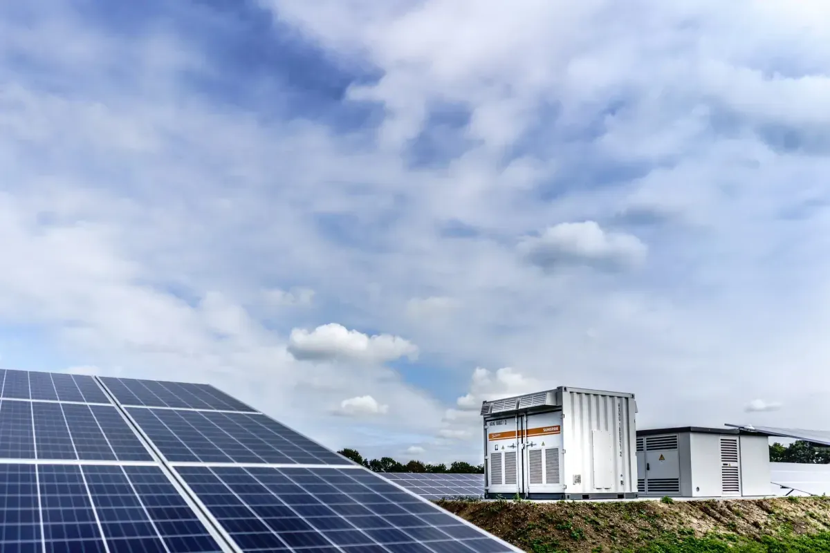 Zdjęcie Piec elektryczny co do fotowoltaiki: oszczędzaj na ogrzewaniu energią słoneczną