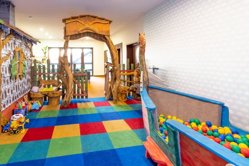 Zdjęcie Gdzie na wakacje z półrocznym dzieckiem – bezpieczne i komfortowe miejsca