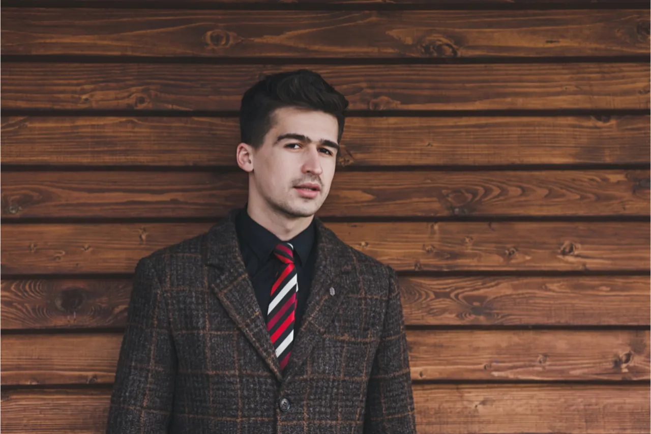 Zdjęcie Jaki krawat na studniówkę? Wybierz idealny styl na ten wyjątkowy dzień