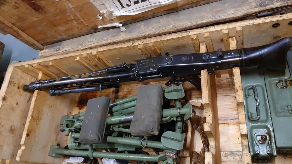 Zdjęcie Strzelnica Srebrna Góra: Broń, Ceny i Jak Strzelać?