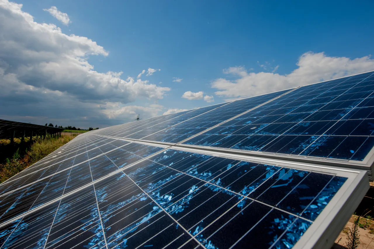Zdjęcie Czernikowo elektrownia słoneczna: jak wpływa na energię i środowisko
