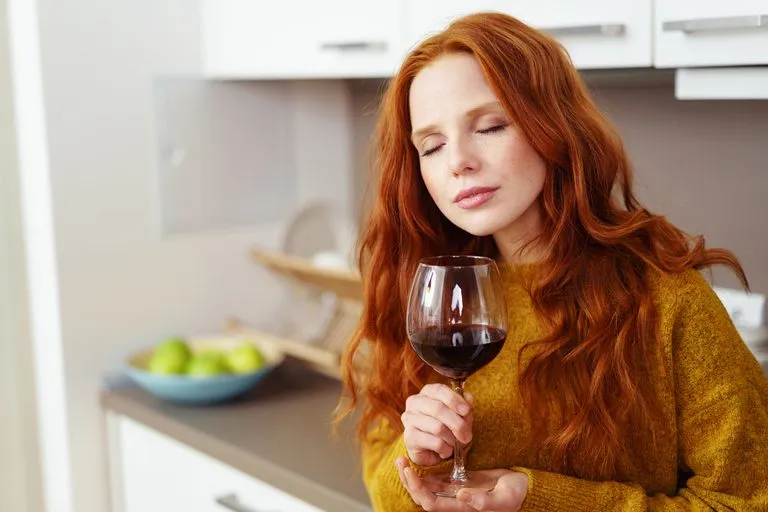 Zdjęcie Czy wódka pomaga na ból gardła? Prawda o skuteczności alkoholu