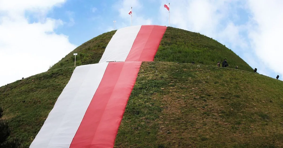 Zdjęcie Skąd się wzięła flaga biało czerwona? Odkryj jej fascynującą historię