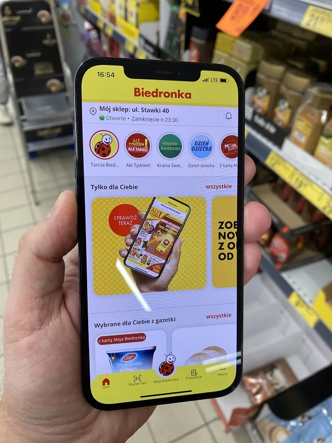 Zdjęcie Jak aktywować promocje w aplikacji Moja Biedronka i oszczędzać więcej