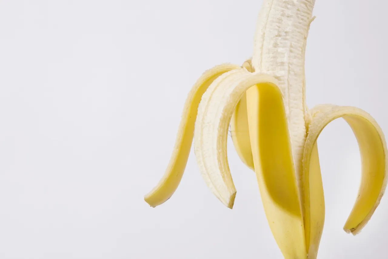 Zdjęcie Banan przed czy po treningu? Odkryj najlepszy czas na przekąskę