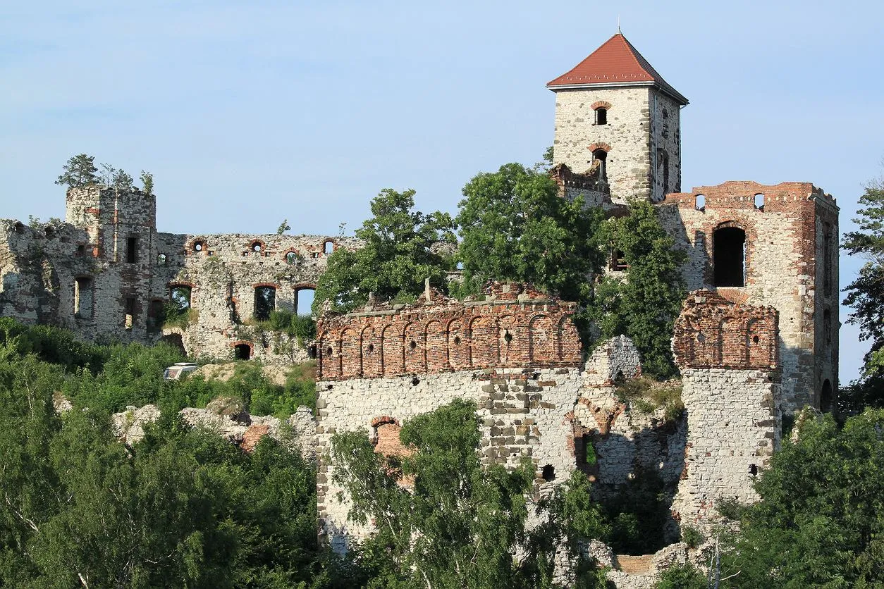 Zdjęcie Zamek w Tenczynie: Historia, tajemnice i atrakcje turystyczne