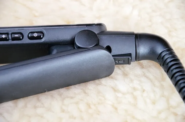 Zdjęcie Jak otworzyć prostownicę Remington i uniknąć uszkodzeń urządzenia