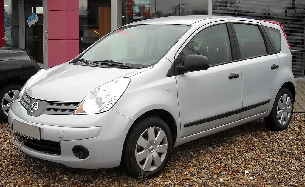 Zdjęcie Pojemność baku Nissan Note – ile paliwa zmieści się w Twoim modelu?