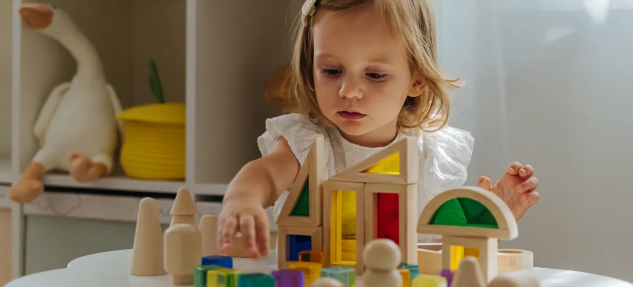 Zdjęcie Kostki sensoryczne dla niemowląt – jak wspierają rozwój maluszka?