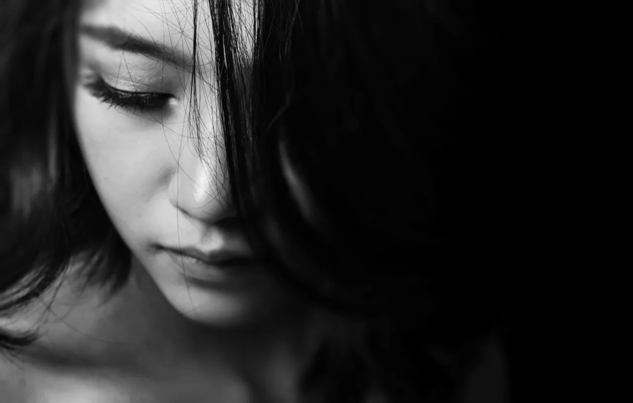 Zdjęcie Syndrom odrzucenia objawy: poznaj skutki emocjonalne i fizyczne