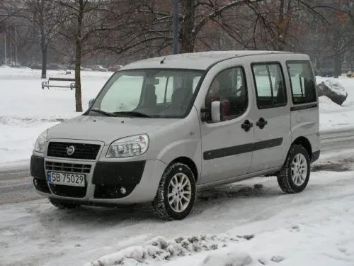 Zdjęcie Gdzie są bezpieczniki w Fiat Doblo? Oto lokalizacje i porady