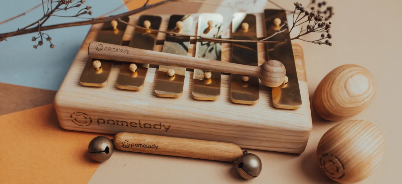 Zdjęcie Instrumenty muzyczne na których grają dzieci w przedszkolu i ich korzyści