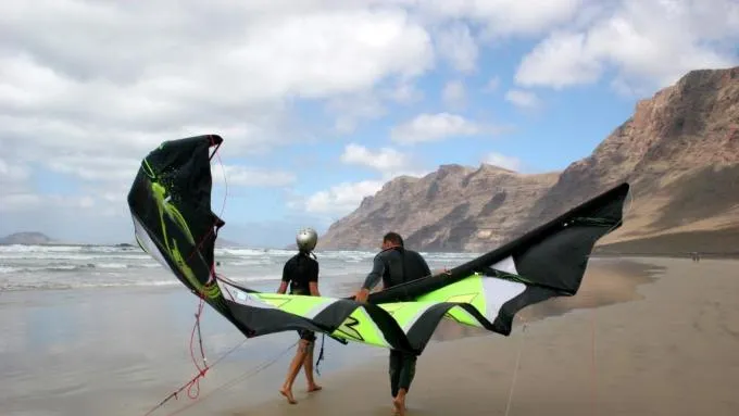 Zdjęcie Jak dobrać latawiec do kitesurfingu, aby uniknąć błędów i cieszyć się jazdą