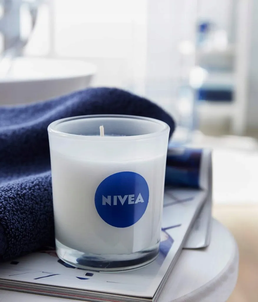 Zdjęcie Świeczka o zapachu kremu Nivea – poczuj wyjątkowy aromat w domu