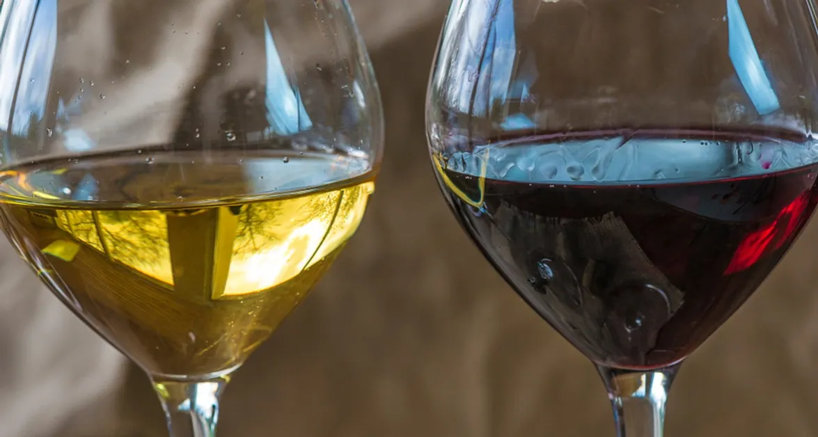 Zdjęcie Czy czerwone wino podnosi ciśnienie? Odkryj ukryte skutki zdrowotne