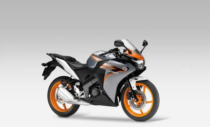 Zdjęcie Pojemność baku Honda CBR 125 - co musisz wiedzieć, aby nie przepłacać