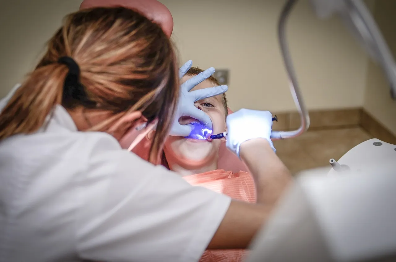 Zdjęcie Kiedy pierwszy raz do dentysty? Ważne informacje dla rodziców