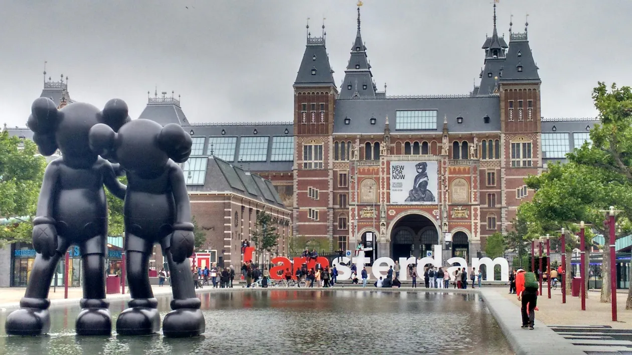 Zdjęcie Gdzie leży Amsterdam? Odkryj jego wyjątkowe położenie w Holandii