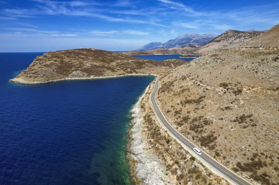 Zdjęcie Najlepsza trasa do Albanii: uniknij problemów na drodze i ciesz się podróżą