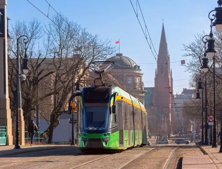 Zdjęcie Ile zarabia kierowca tramwaju? Prawda o zarobkach i perspektywach pracy