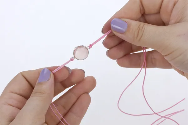 Zdjęcie Jak stworzyć bransoletkę makramową DIY - proste instrukcje i materiały