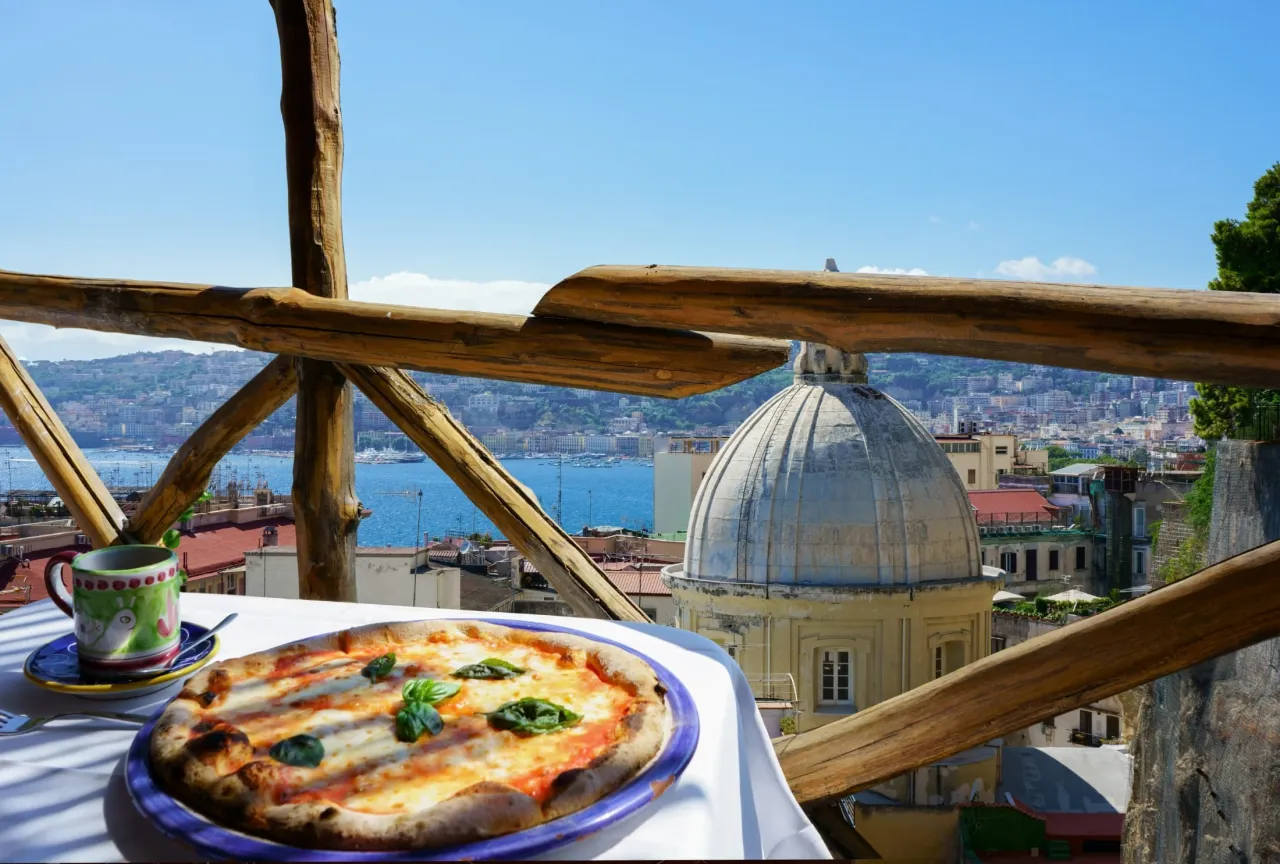 Zdjęcie Gdzie zjeść w Neapolu? Odkryj najlepsze restauracje i smaki