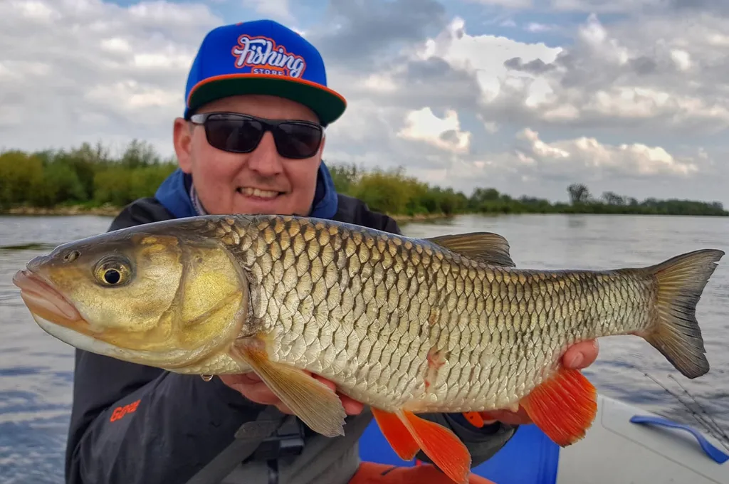 Zdjęcie Jaka plecionka na klenia? Wybierz najlepszą dla udanego połowu