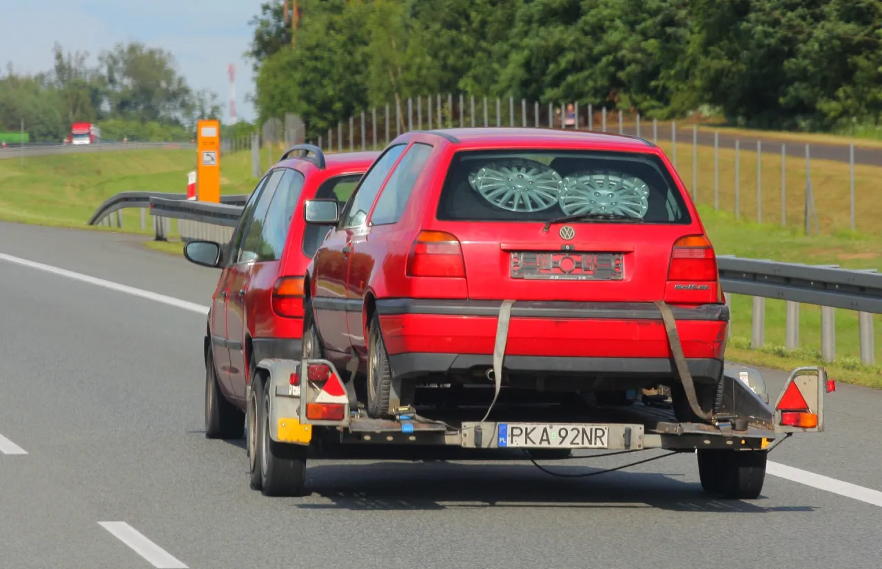 Zdjęcie Czy można holować automata? Kluczowe zasady i bezpieczeństwo holowania