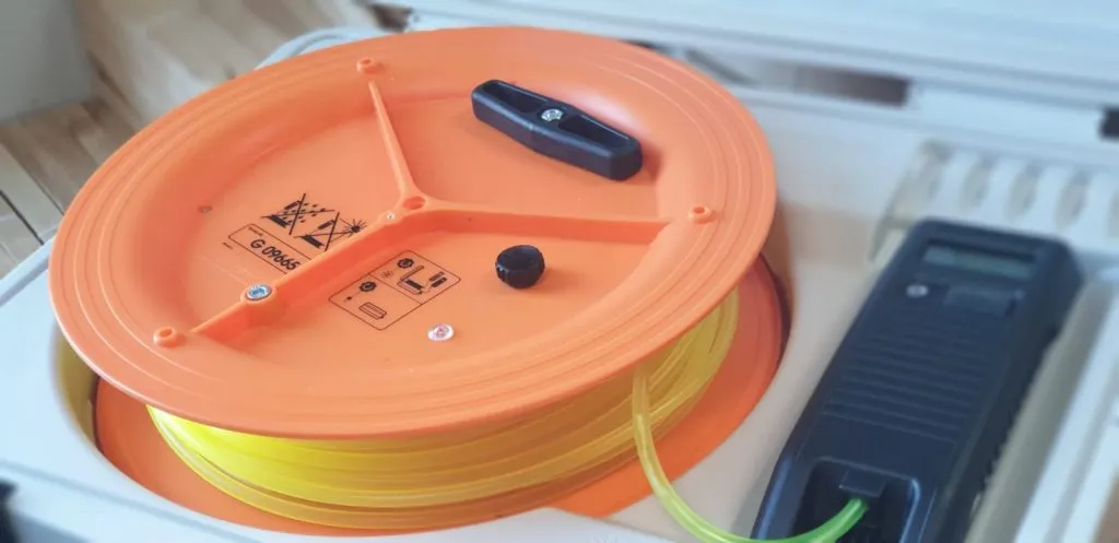 Zdjęcie Jak działa poziomica wodna i jak uniknąć błędów przy pomiarze