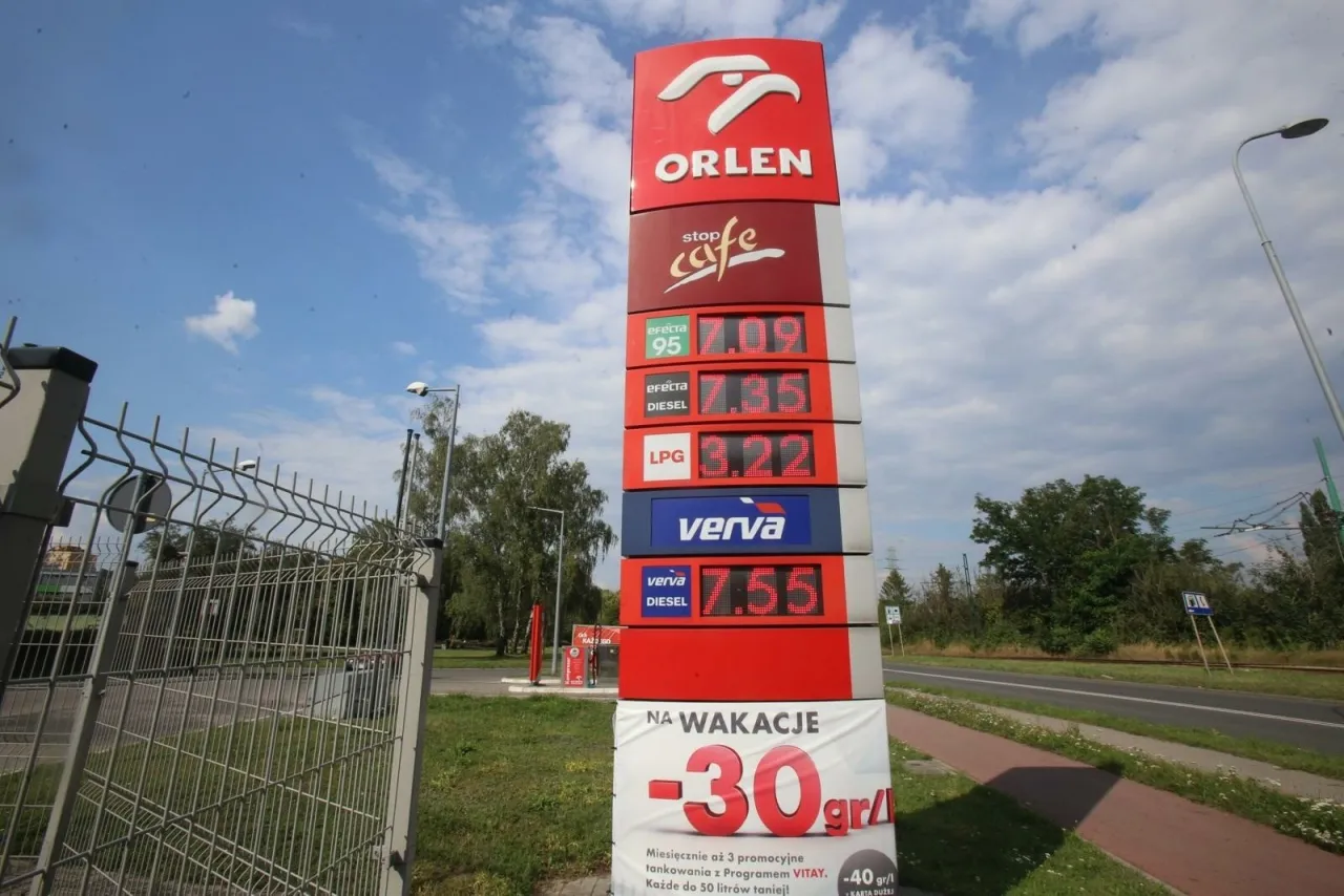 Zdjęcie Nowa benzyna E10 do jakich aut? Sprawdź, czy twój samochód pasuje!