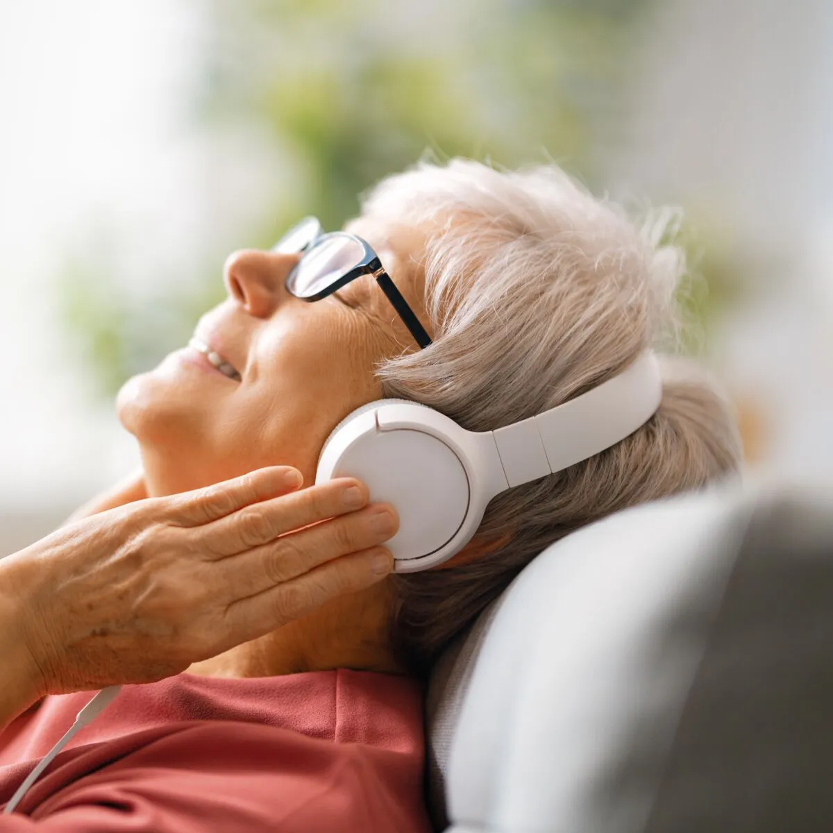 Zdjęcie Comment brancher un casque sans fil sur une TV sans Bluetooth facilement