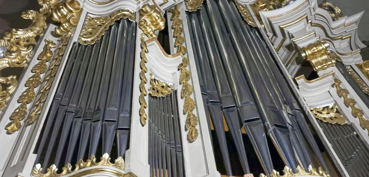 Zdjęcie Sanktuarium Bielany: Historia, Cudowny Obraz i Religijne Tradycje