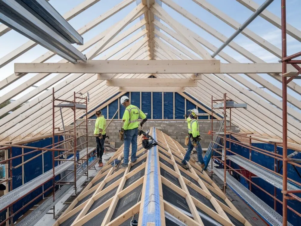 Zdjęcie Czy wymiana krokwi wymaga pozwolenia na budowę? Sprawdź, zanim zaczniesz!