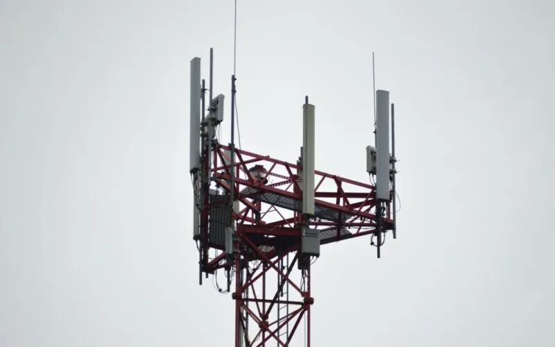 Zdjęcie Jak zwiększyć zasięg telefonu i cieszyć się lepszym sygnałem w każdej lokalizacji