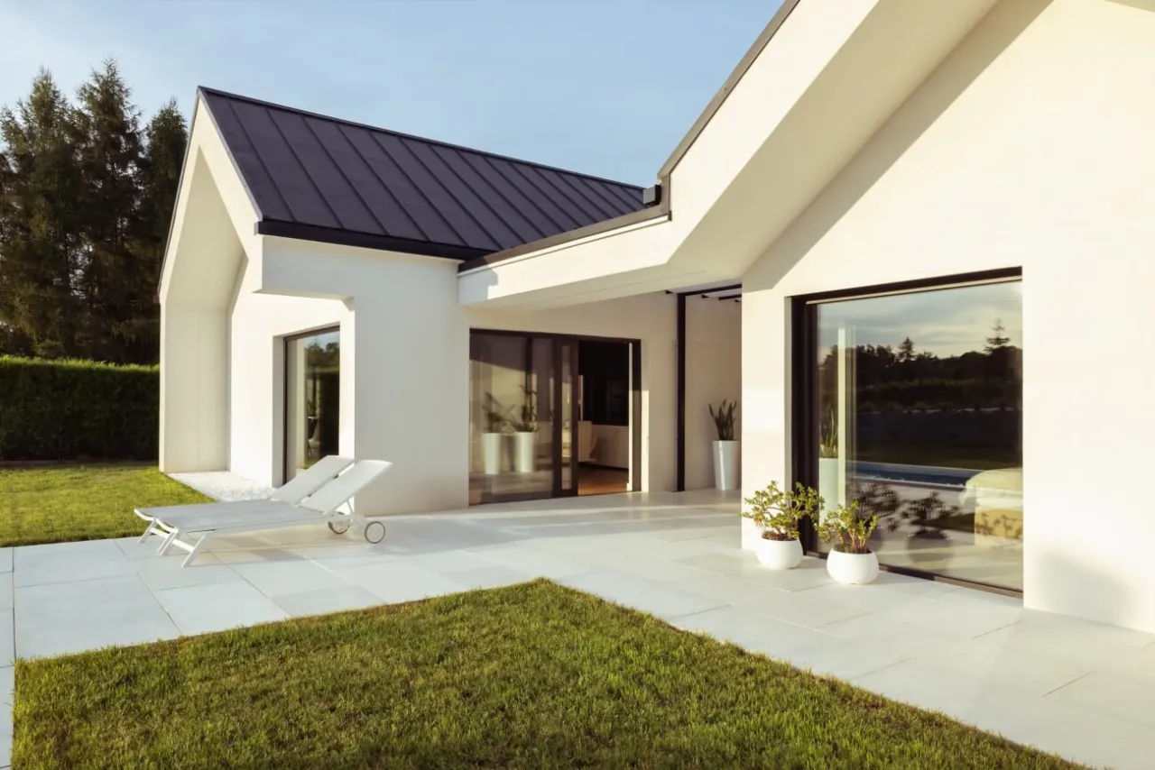 Zdjęcie Ile kosztuje budowa domu 300m2? Odkryj ukryte koszty i oszczędności