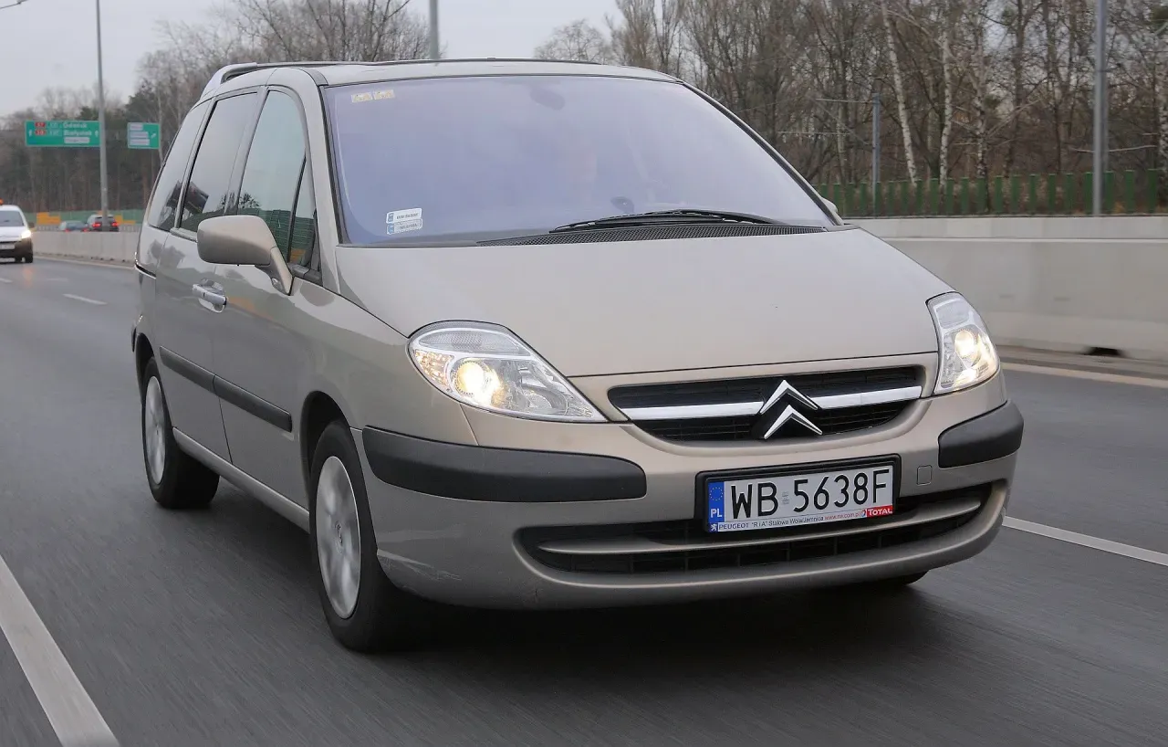 Zdjęcie Citroen C8 jaki silnik wybrać – uniknij błędnego wyboru silnika