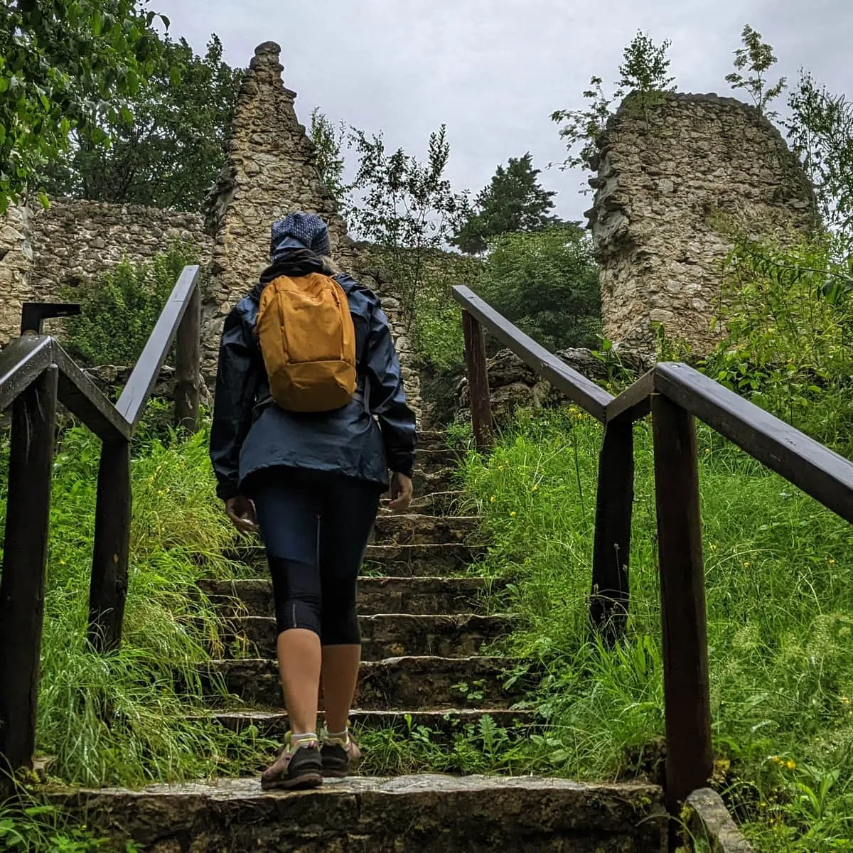 Zdjęcie Ruiny zamku w Bydlinie – historia, tajemnice i atrakcje turystyczne