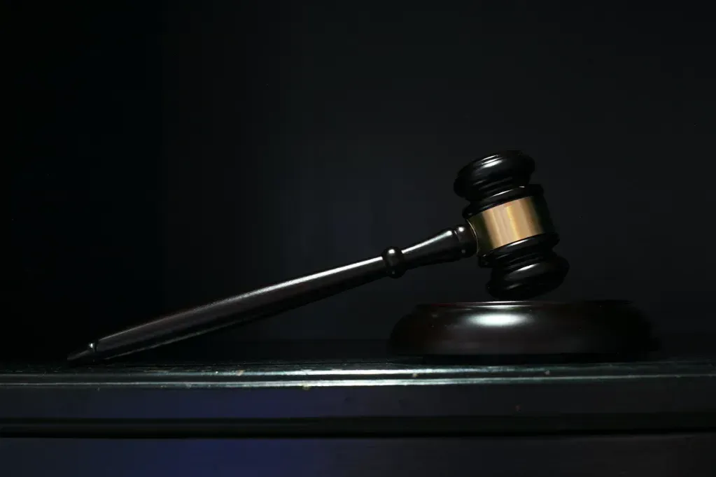 Zdjęcie Kto pisze pozew rozwodowy i jak uniknąć błędów w procesie?