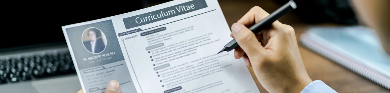 Zdjęcie Czy CV może mieć 2 strony? Sprawdź, jak długo powinno być Twoje CV