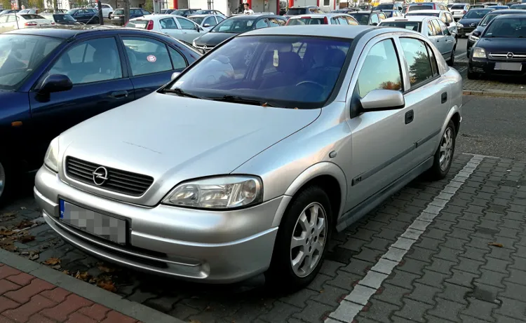 Zdjęcie Ile kosztuje wymiana sprzęgła opel astra? Sprawdź realne ceny w 2025