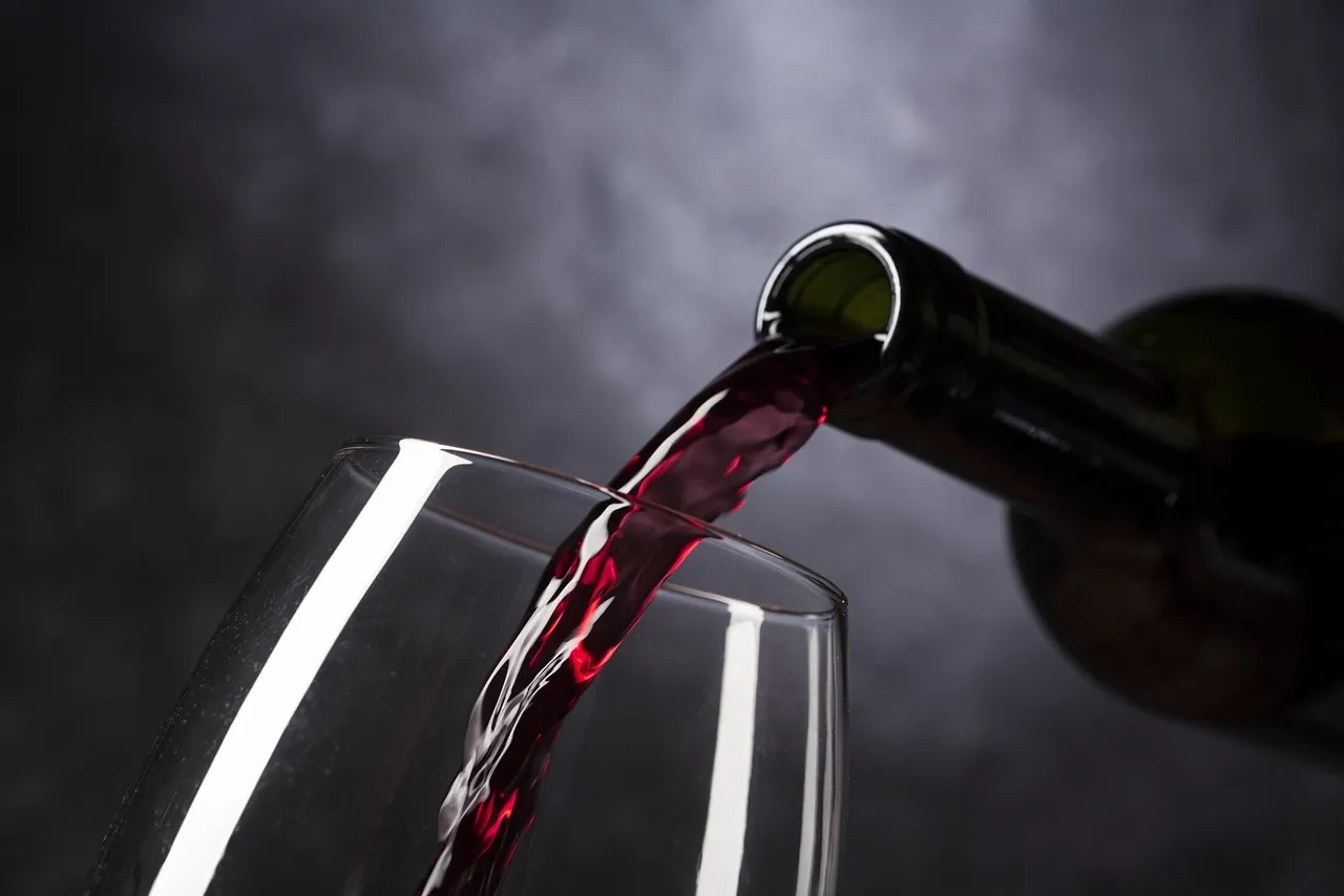 Zdjęcie Wino bez drożdży ile procent? Zaskakujące fakty o alkoholu w winie