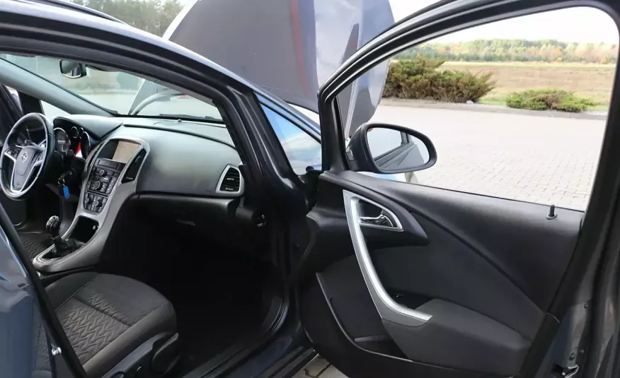 Zdjęcie Jak włączyć podgrzewane fotele w Opel Astra J - proste rozwiązania