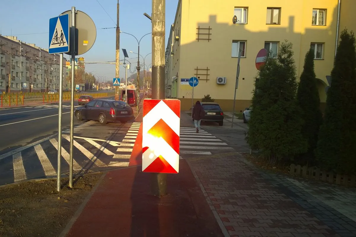 Zdjęcie Kto stawia znaki drogowe na osiedlu? Poznaj odpowiedzialnych za to
