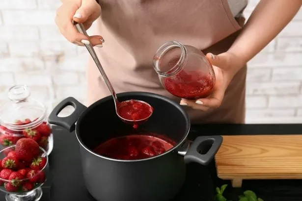 Zdjęcie Confiture de fraises : le ratio de sucre parfait pour r&eacute;ussir