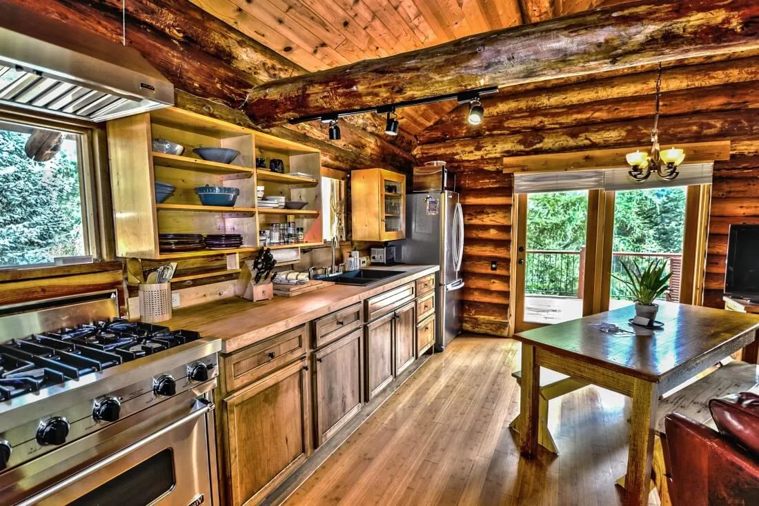 Zdjęcie Jakie drewno wybrać do domów z bali? Sprawdź najlepsze gatunki