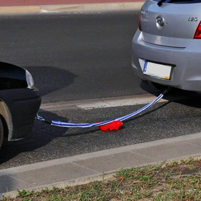 Zdjęcie Jak prawidłowo holować auto, aby uniknąć niebezpieczeństw i kosztów